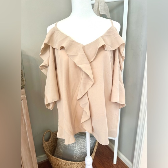 ☀️BNWOT Cold Shoulder Ruffle Trim Blouse! - Picture 3 of 5